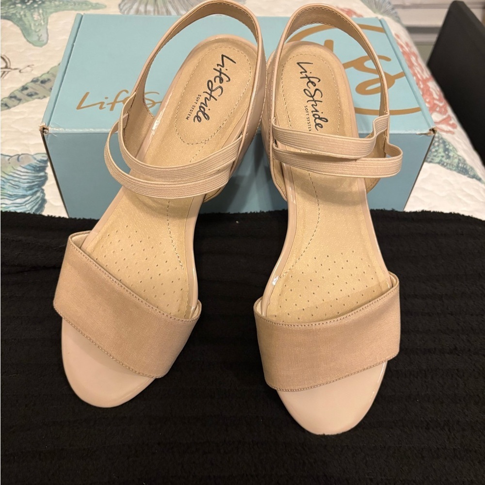 Life Stride Women's Beige Sandals